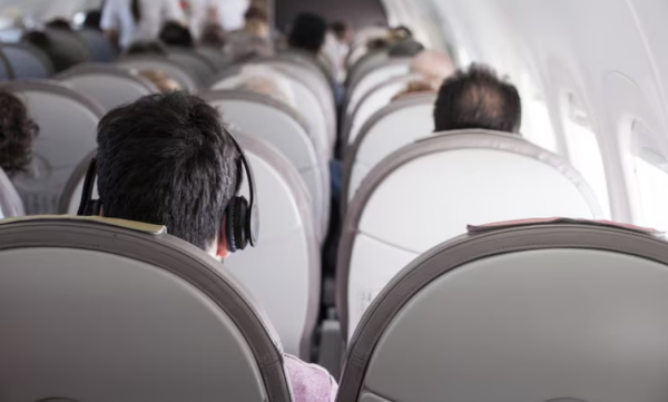 旅遊冷知識｜搭飛機成日病？專家警告「這位置」是細菌重災區！揀呢個位最安全 