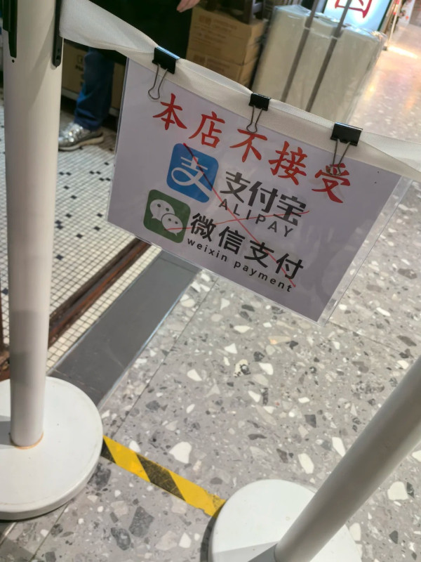 内地客轰香港餐厅落后？不满3大规矩惹公审 网友1句神反击完胜