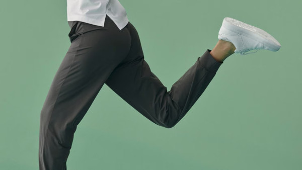 UNIQLO一款T恤被封「行走冷氣衫」爆紅！港人力推激薄抗熱：逼地鐵完全無汗味！UNIQLO限時優惠$79起