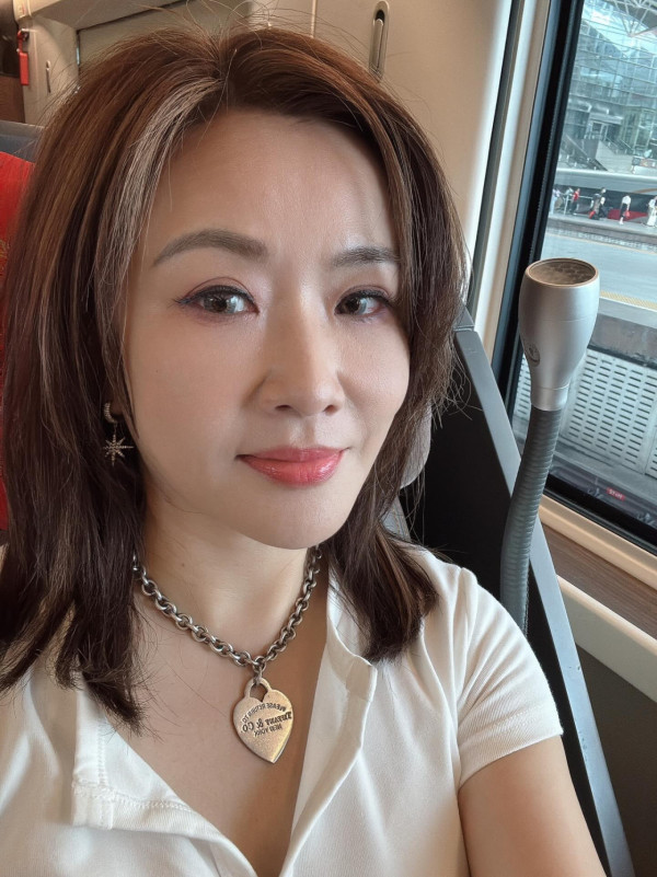 张文慈宣布加盟蔡淇俊带货团队！直播天后仍未离巢TVB！北上再创业手持几层楼