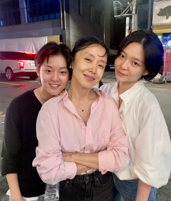 21世紀大君夫人|都秘書李妍起底5件事:IU現實中好閨密!憑《少年法庭》獲封怪物新人