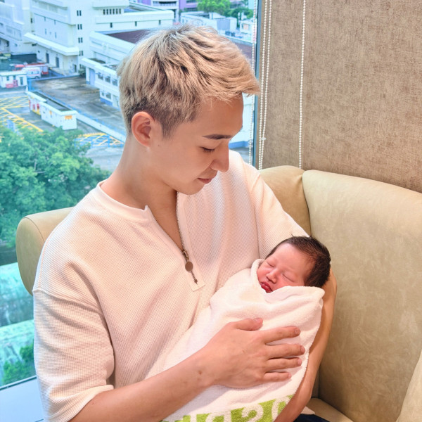 TVB「億萬女婿」容天佑報喜！太太順產誕7磅幾巨嬰B女：阿女等埋我收工先作動