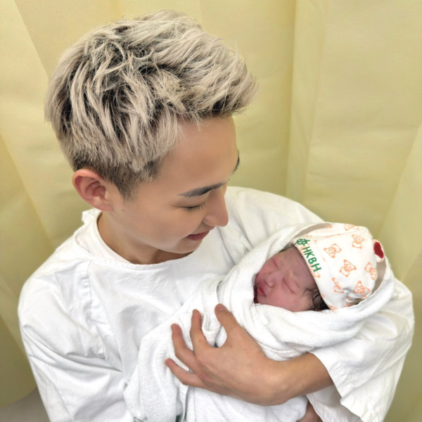 TVB「億萬女婿」容天佑報喜！太太順產誕7磅幾巨嬰B女：阿女等埋我收工先作動