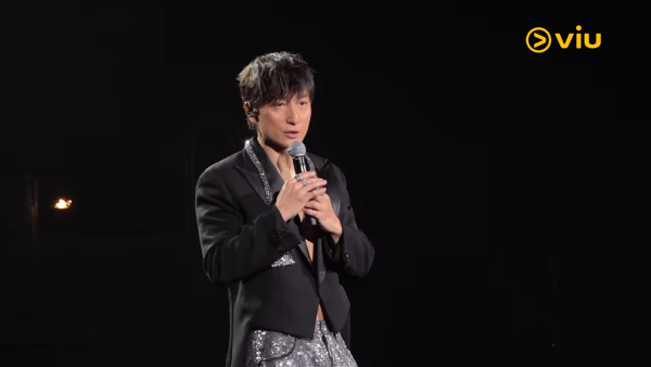 方力申演唱會2026｜尾場演出前突發意外急救 小方受傷面露痛苦：跳唔到衫都照除