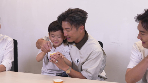 AI時代未來實習生｜陳山聰哽咽睇6歲囝囝AI成長片段勁感觸 22歲Jaco撞樣金秀賢勁靚仔