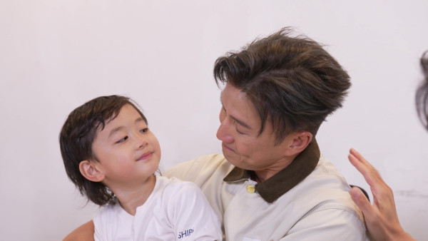 AI時代未來實習生｜陳山聰哽咽睇6歲囝囝AI成長片段勁感觸 22歲Jaco撞樣金秀賢勁靚仔