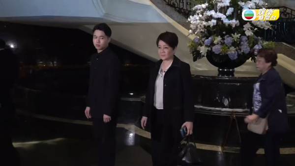 何超蕸離世｜何超儀首度澄清胞姊死因非乳癌 「全身都有癌」突然離世震撼全家