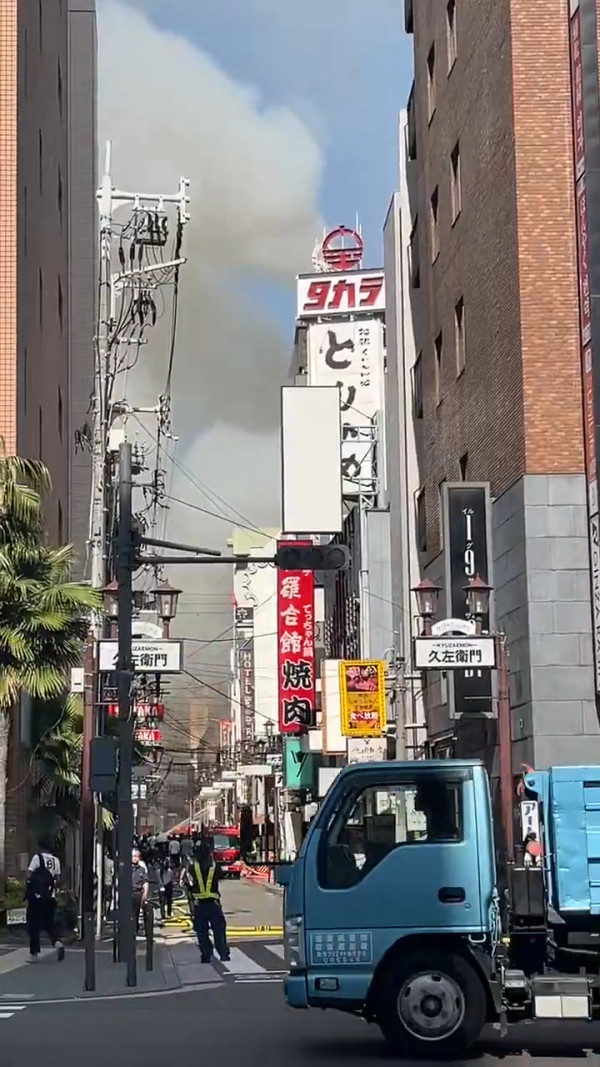 有片！大阪心齋橋清晨火警蔓延4建築 現場濃煙密佈幸無人受傷 