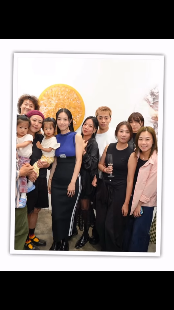 鄧麗欣慈善展親筆畫作捲抄襲爭議？「倒模級」對比圖遭網民狠批9成似