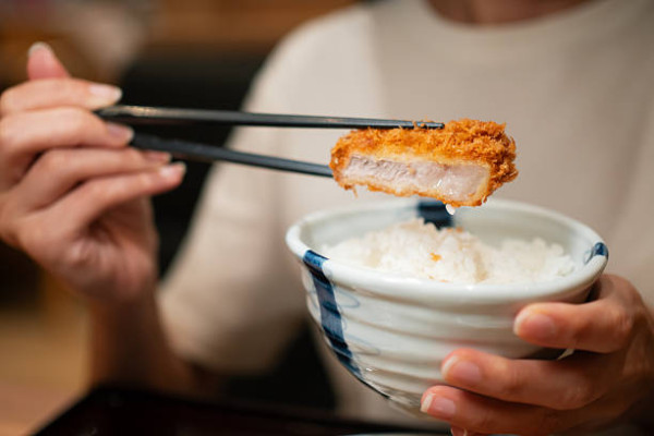 食飽肚痛以為胃痛？醫生揭飯後4症狀恐是胰臟炎/胰臟癌 附痛楚分辨法