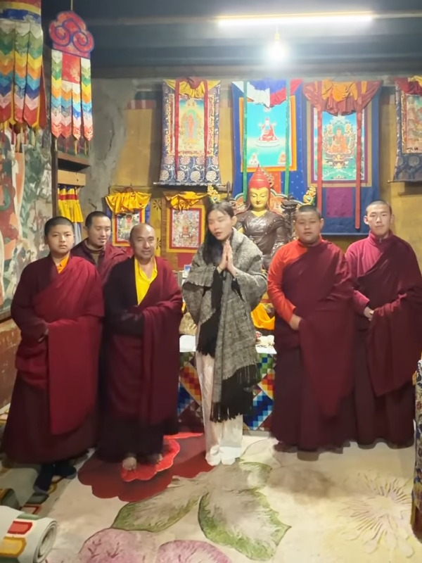 伍索马清扬甜蜜游不丹10日之旅！大方出镜高调放闪！晒祈福法事获喇嘛开光加持