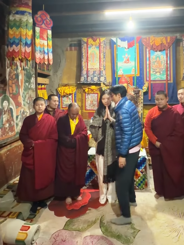 伍索马清扬甜蜜游不丹10日之旅！大方出镜高调放闪！晒祈福法事获喇嘛开光加持