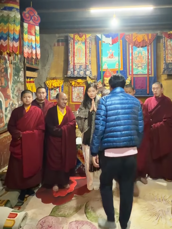 伍索马清扬甜蜜游不丹10日之旅！大方出镜高调放闪！晒祈福法事获喇嘛开光加持