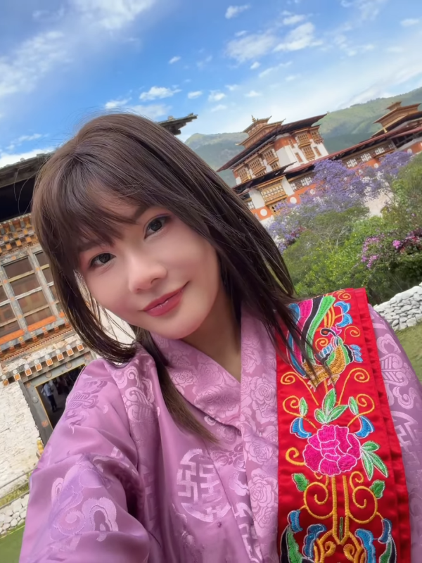 伍索马清扬甜蜜游不丹10日之旅！大方出镜高调放闪！晒祈福法事获喇嘛开光加持
