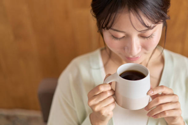 以為飲咖啡提神？醫生警告剛睡醒即飲極傷血管！教4步安全開機防心悸