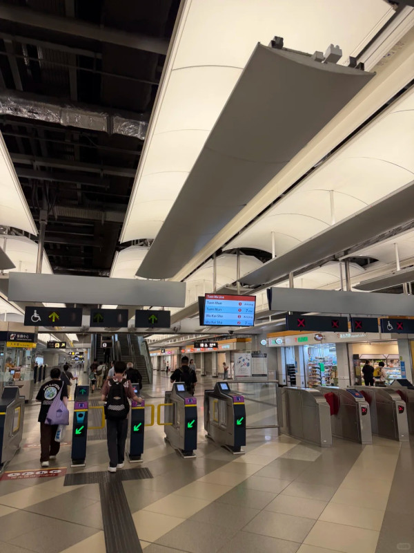內地人列三大原因香港燈光靚過內地 網民：一過關就感覺到分別！ 