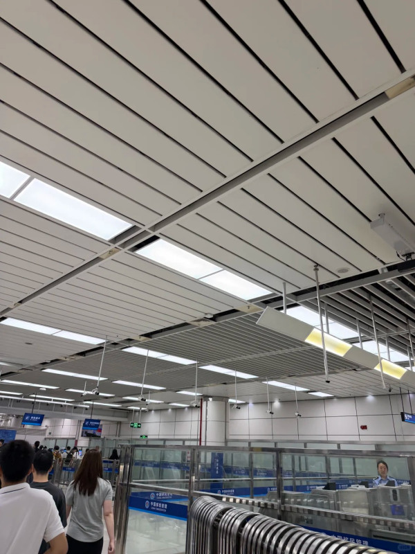 內地人列三大原因香港燈光靚過內地 網民：一過關就感覺到分別！ 