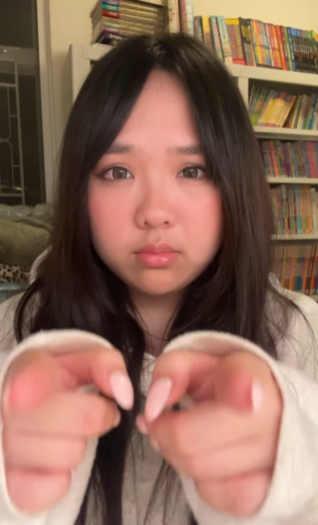 Bob大女儿18岁生日震撼挤胸贺成人礼！超低胸Deep V晒深长事业线引网友哄动