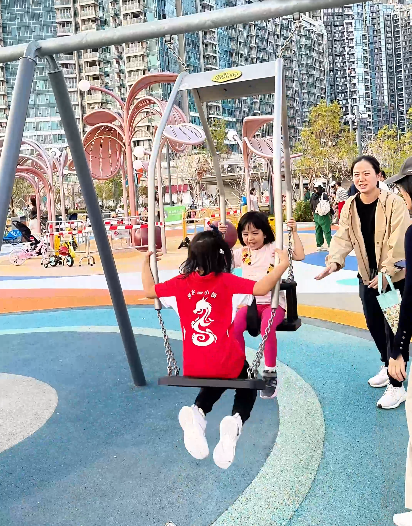 【親子好去處2026】香港11大免費遊樂場推介 佔地3萬呎／旋轉滑梯／38 米長繩網／雲海充氣裝置