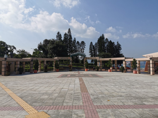 【親子好去處2026】香港11大免費遊樂場推介 佔地3萬呎／旋轉滑梯／38 米長繩網／雲海充氣裝置