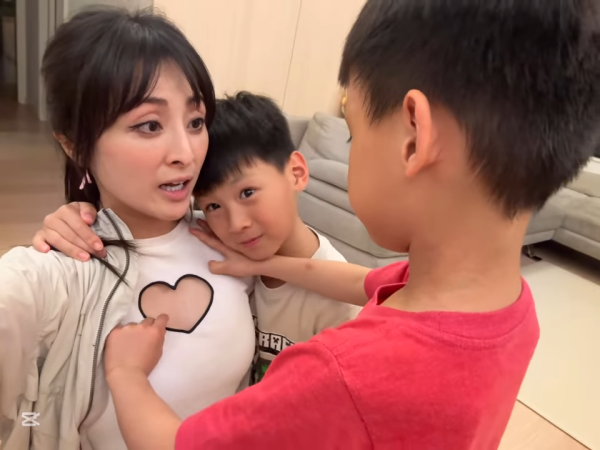  前港姐冠軍胸前性感開窿騷身材！大仔狂拉扯上衣強制封胸險錯手走光