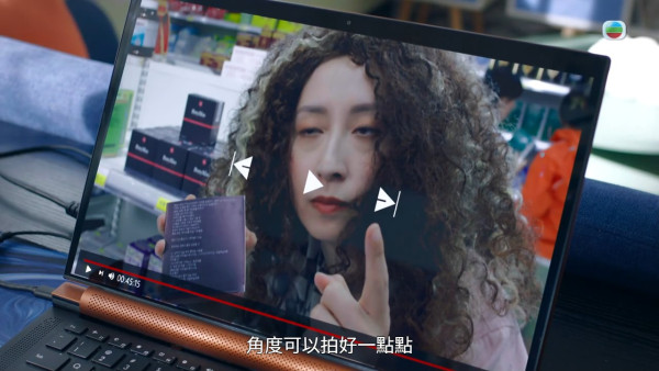 香港探秘地图︱关嘉敏火辣比基尼泳衣零赘肉 获网友洗版赞有当年利智影子