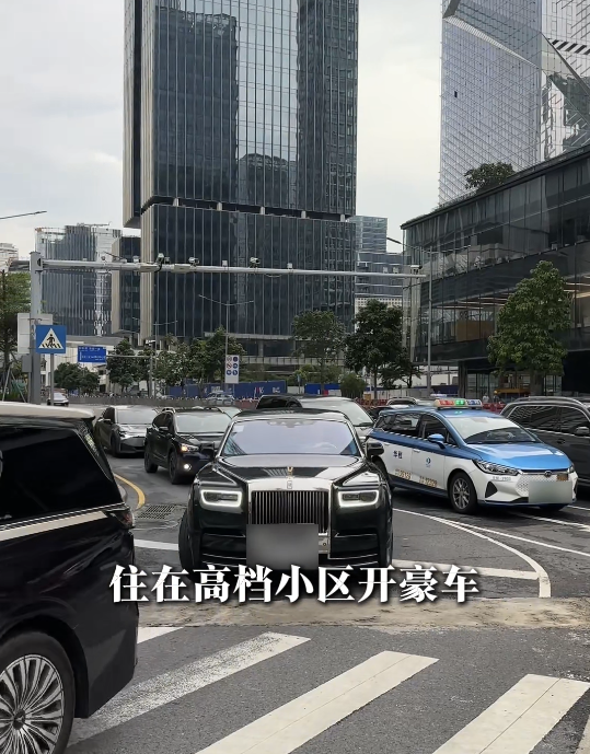 這類人表面生活光鮮亮麗，看似過著令人稱羨的中產生活。圖片來源：小紅書