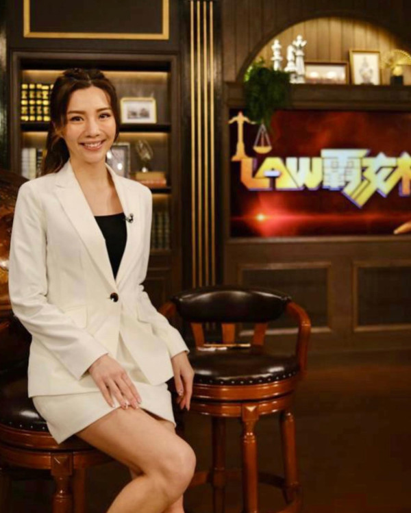 30岁赖彦妤趁520突发报喜?IG晒钻戒捧一大束玫瑰:“I finally.....”