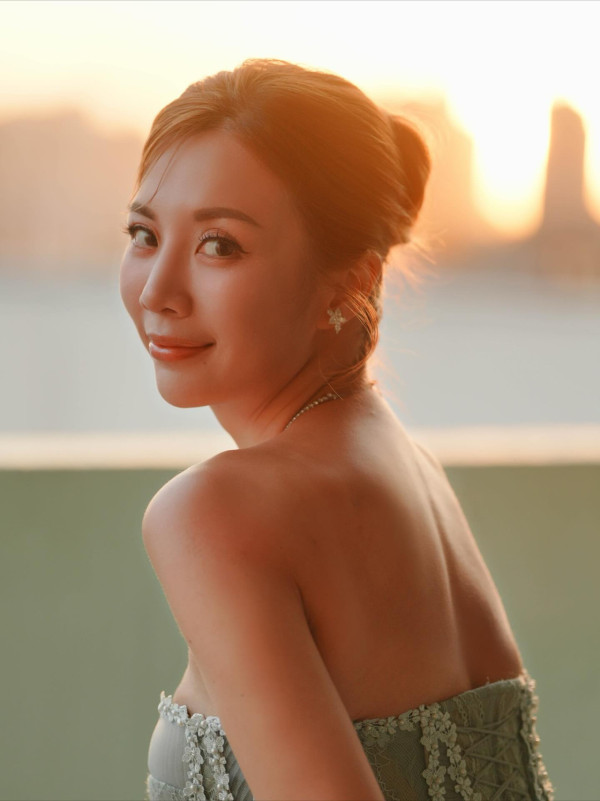 30岁赖彦妤趁520突发报喜？IG晒钻戒捧一大束玫瑰：“I finally.....”