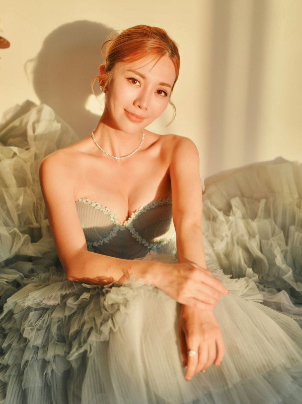 30岁赖彦妤趁520突发报喜?IG晒钻戒捧一大束玫瑰:“I finally.....”