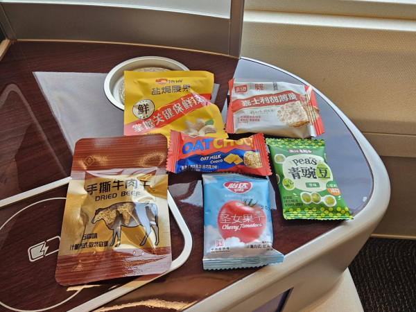 北上约200元坐高铁商务座！港男揭3大享受如坐飞机 网友批1点浪费钱