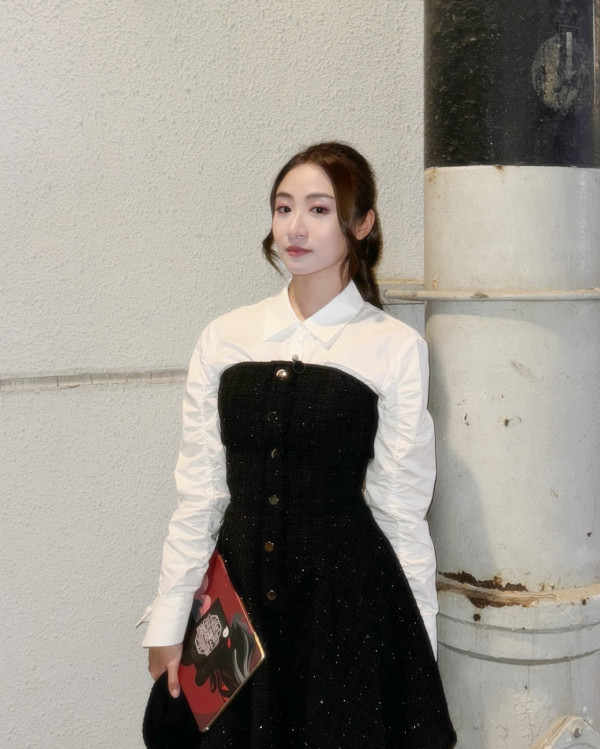 TVB性感小花低胸透明黑絲馬甲大解放!超大膽設計胸形畢露震撼網民眼球
