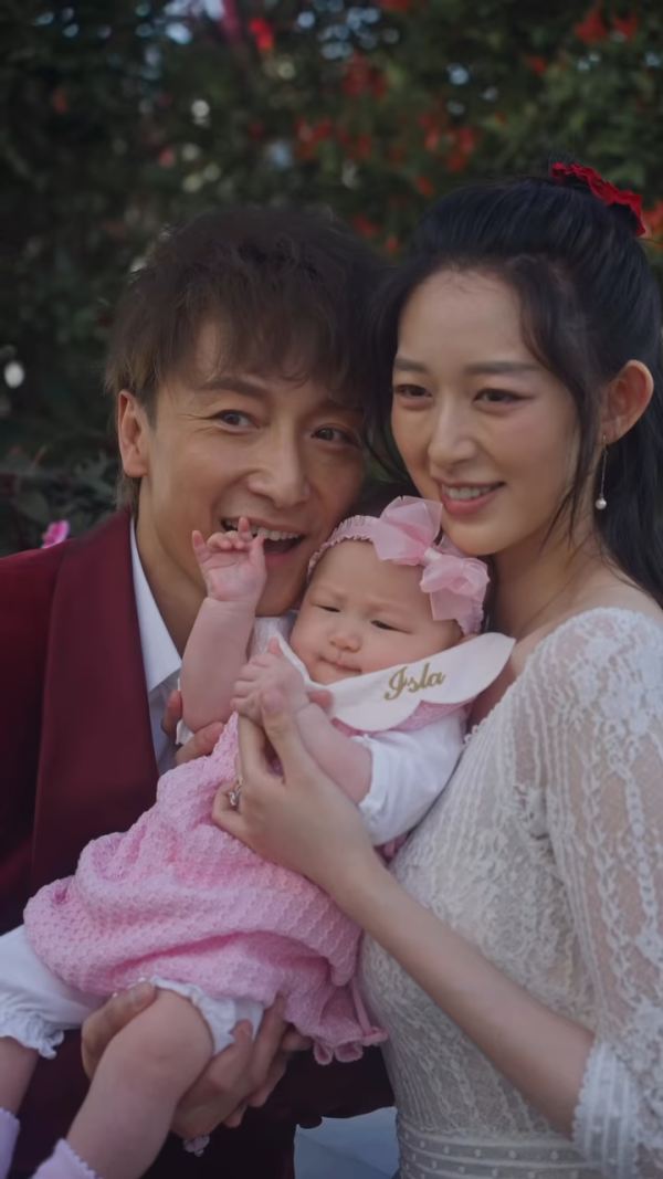 方力申包場豪搞愛女百日宴露天派對!三代同堂合照老婆葉萱母愛滿瀉