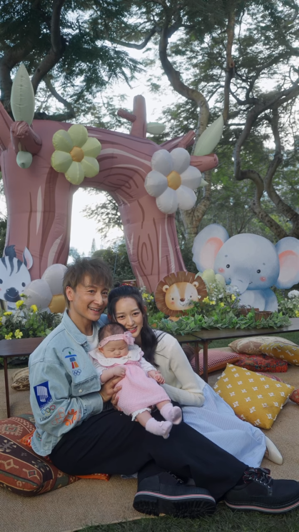方力申包場豪搞愛女百日宴露天派對!三代同堂合照老婆葉萱母愛滿瀉
