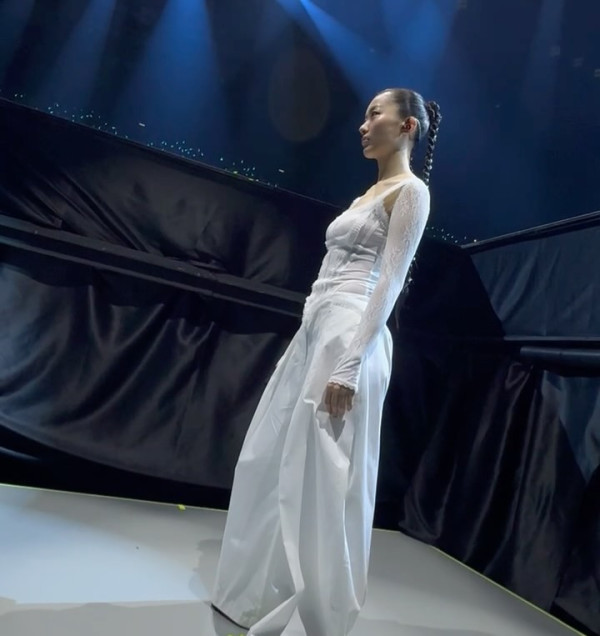 周启生撰文寸爆陈奕迅女儿歌艺“笑话”句句有骨：“会不会觉得自己好正”