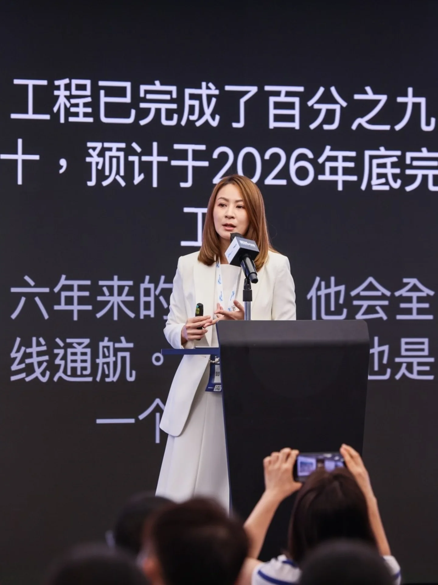 御用丫鬟转行做政商女强人大翻身！息影近10年华丽转型现身创科盛会主礼