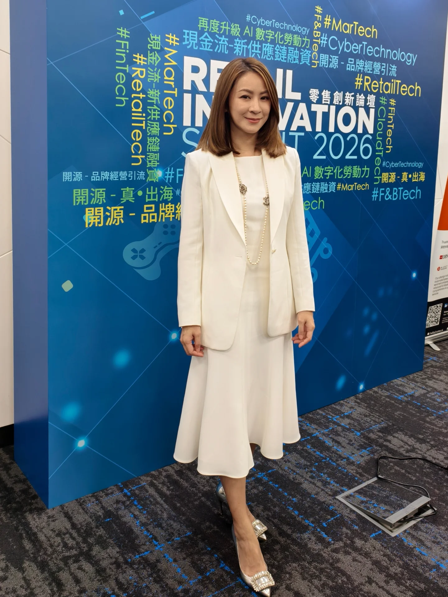 御用丫鬟转行做政商女强人大翻身！息影近10年华丽转型现身创科盛会主礼
