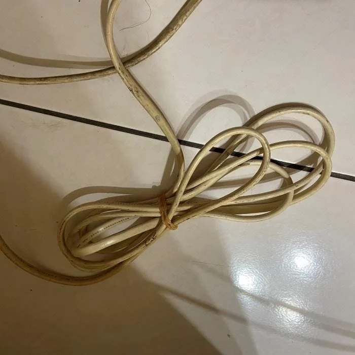 電線胡亂纏繞恐引致火災？網民熱議2收納方法有何不同 消防揭：拖板風筒絕對唔好咁用！