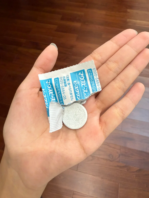 發黃隱形牙套有救！網民實測$40除垢清潔片一浸變全新：好似漂白咗