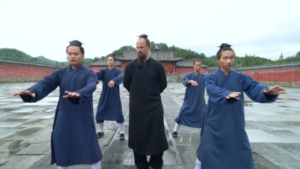 周游人生︱周奕玮亲赴武当山拜会“美国道长”品尝《红楼梦》清宴经典菜式