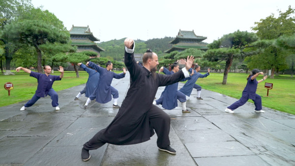 周游人生︱周奕玮亲赴武当山拜会“美国道长”品尝《红楼梦》清宴经典菜式