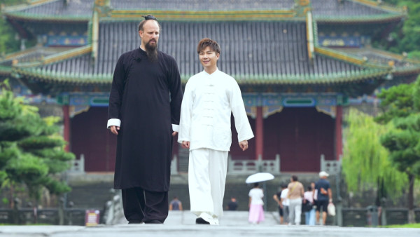 周游人生︱周奕玮亲赴武当山拜会“美国道长”品尝《红楼梦》清宴经典菜式