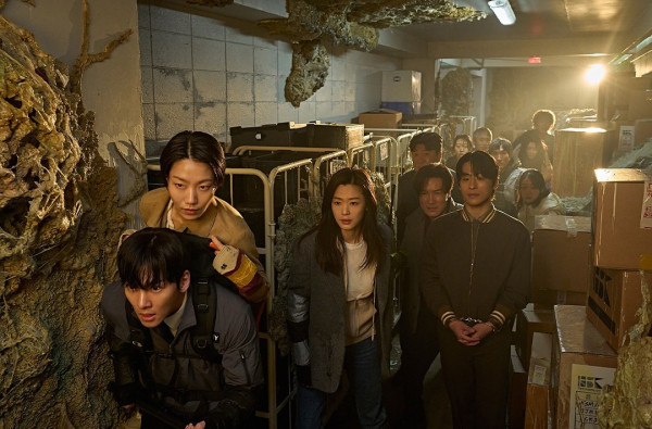 尸杀禁区上映︱香港优先场购票/场次/院线!全智贤池昌旭主演阵容强劲