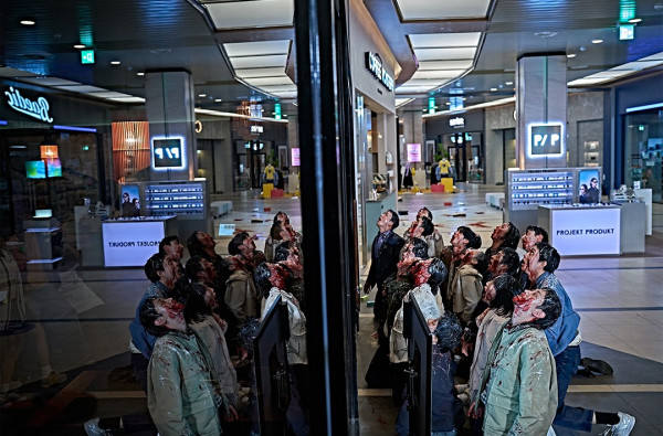 尸杀禁区上映︱香港优先场购票/场次/院线!全智贤池昌旭主演阵容强劲
