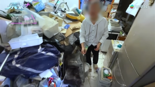 北角業主每星期狂噴甲醛只因一件事 主持即場開水喉10分鐘揭發漏水真相