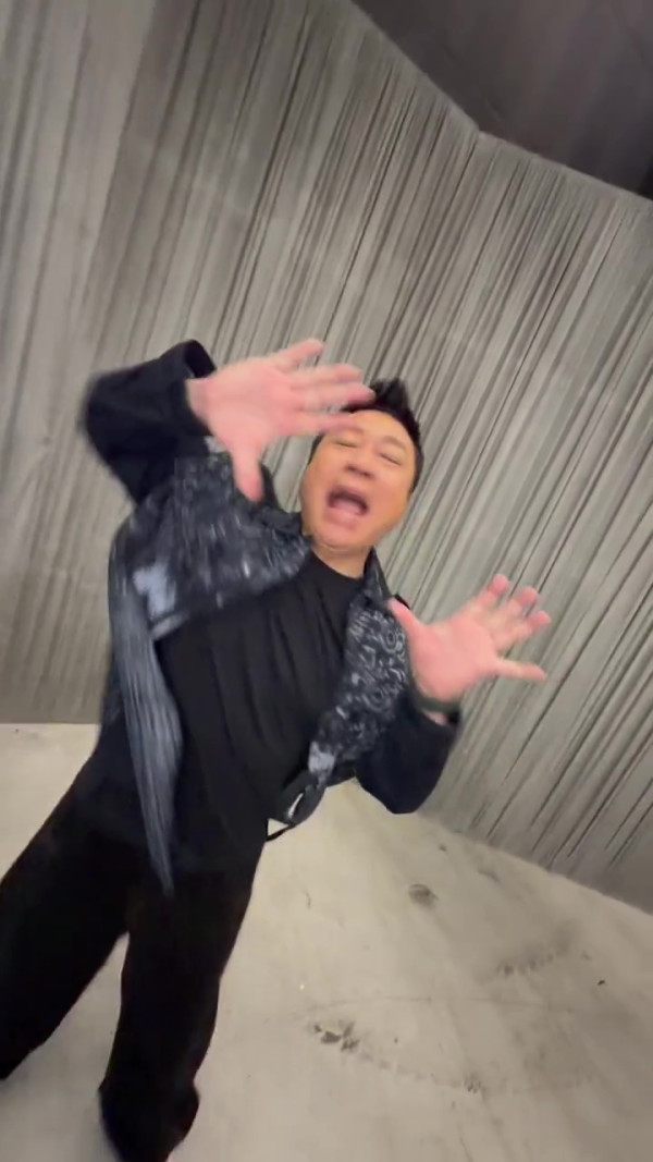 黎耀祥狂跳“就这样我撤娇”片段疯传！魔音女团上身惹好友陈国邦抽水