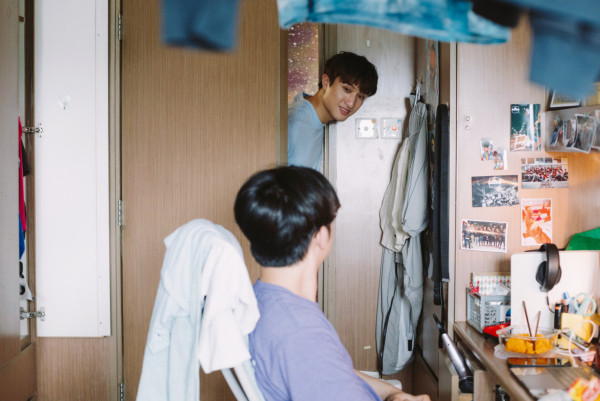 Edan吕爵安、蔡俊彦合唱新歌《1206》MV面世！神还原港大宿舍难忘“第一格厕所”
