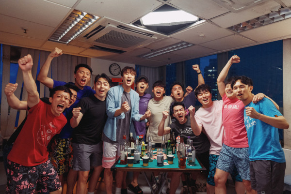 Edan吕爵安、蔡俊彦合唱新歌《1206》MV面世！神还原港大宿舍难忘“第一格厕所”