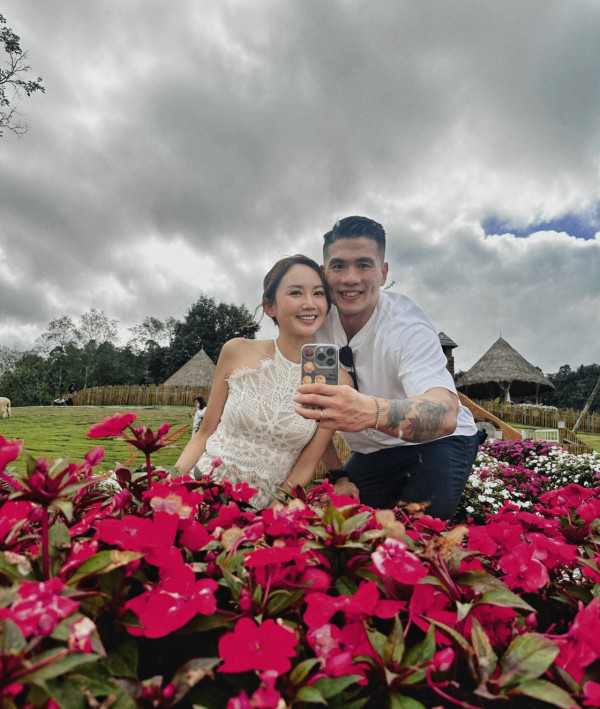 41歲李綺雯延婚5年終大婚出嫁！嫁星級教練老公維港完婚 打破傳統只穿3套禮服