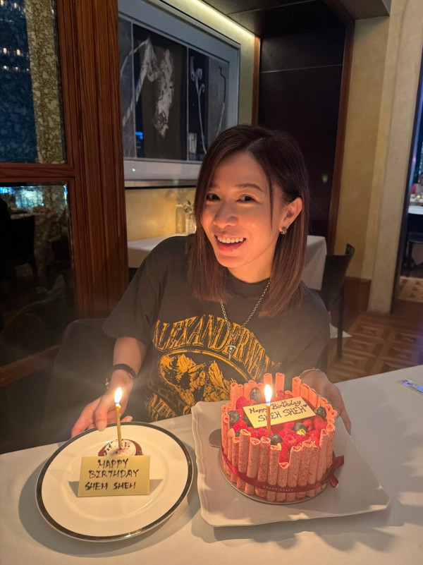 佘诗曼生日饭局合照意外踢爆一女星新恋情 同场惊见张国荣挚爱“唐唐”